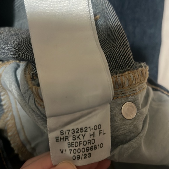 Old Navy Extra High-Waisted Sky-Hi Wide-Leg Jeans - Picture 6 of 7